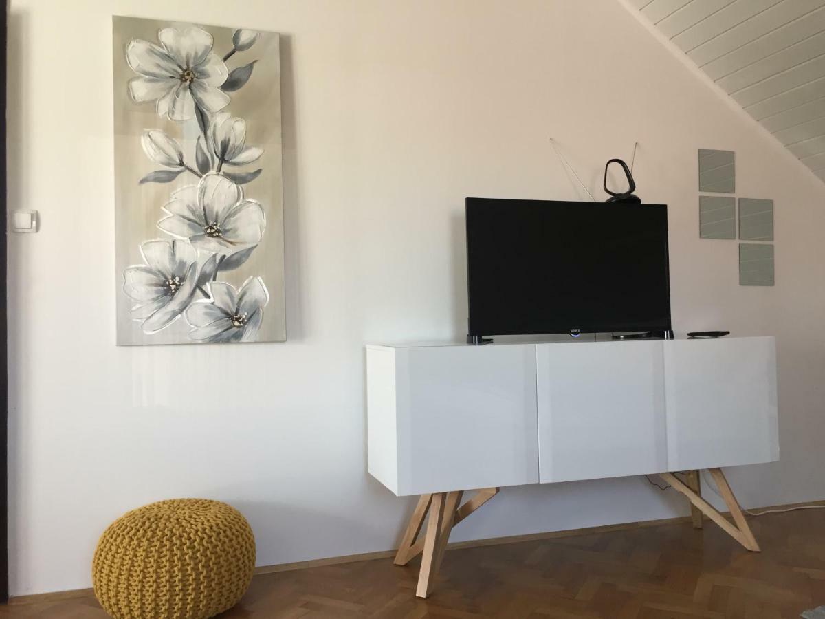 Apartman Studio Sonas 3 With Free Private Parking Карловац Екстериор снимка