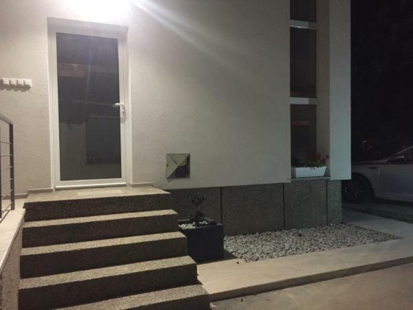 Apartman Studio Sonas 3 With Free Private Parking Карловац Екстериор снимка